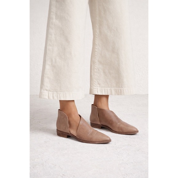Free People Shoes - Free People Royale Flat Tan Leather Pointed Toe Slip On Shoes EU 38 US 7.5